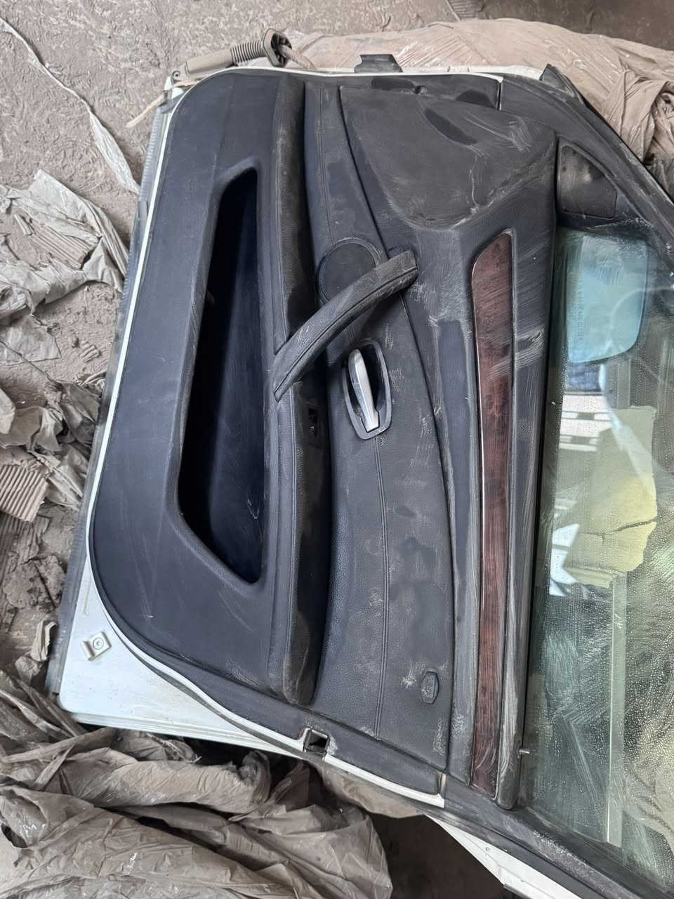 السلام عليكم
ادوات حاوية جدد 
 بدي بيبان بنايد بطاين غرف كاملة 
E60
E90
باخرة
X5
F10
بغداد شارع فلسطين متوفر توصيل 
***********
