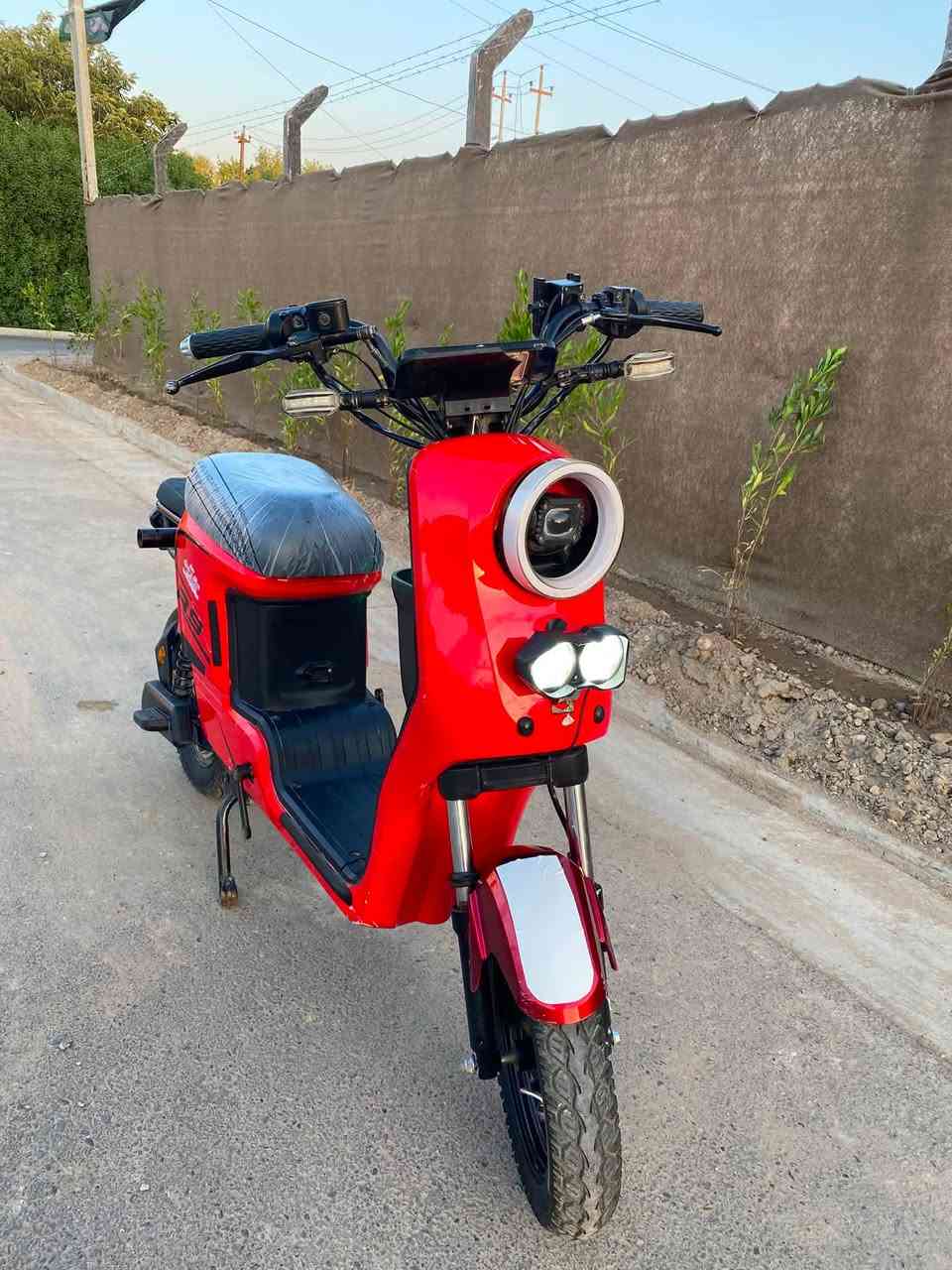 R9  مستعجل عل بيع
نضيفه كلش اخت الجديده باتريات علفحص

السعر 300 بيها مجال حك الجيه

مكاني بغداد حي العامل
***********

