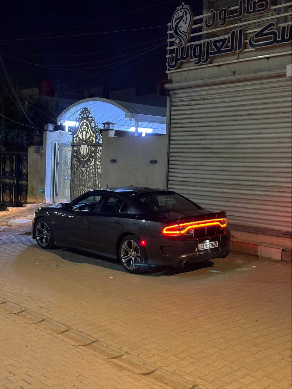 السلام عليكم رمضان كريم 
دوج جارجر RT مديل 2021 
رقم بغداد ب اسمي تحويل ثاني يوم
السياره جديده و على ايدي ماشيه 51.000 مايل 
تخم تاير جديد حداديه جديده ترايك وين ما تريد 
ستوك ما معدل عليها اي شي السياره بلاد
معروفه مواصفات RT 
السياره وارد امريكي حادثها من امريكا قطعتين مبدلات نفس اللون و البنيد مقسم 
العنوان البصره رقمي ***********
السعر ٢٣٥ وبي مجال البصرة, العراق
