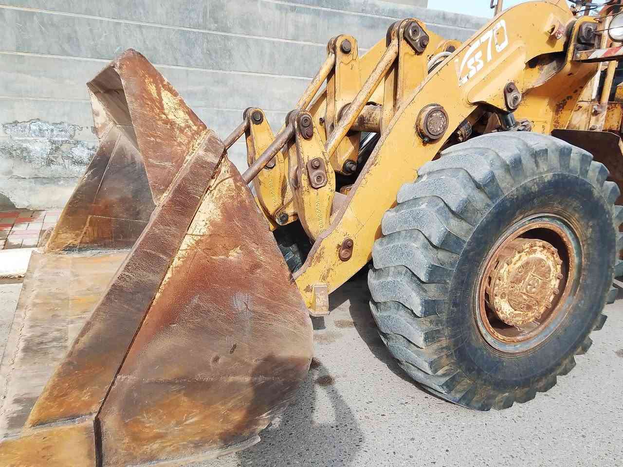 شفل عادي محرك بي موديل 82 رقم بصرة الماني مكان الشفل رمادي الاتصال ***********
