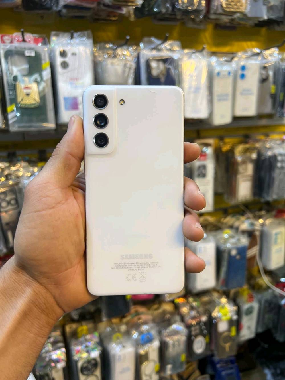 جهاز للبيع Galaxy S21 FE 5G ذاكره 256 رام 8+8  تصوير خرافي دبل سيم كارت شرق اوسط وجهاز بيه مميزات اهواي  مراوس بجهاز حسب قناعه او بيع بسعر 350 وبيه مجال