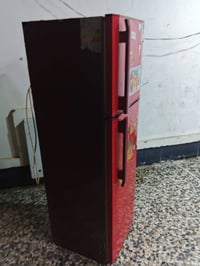 ثلاجه لبيع نضيفه 07733800359