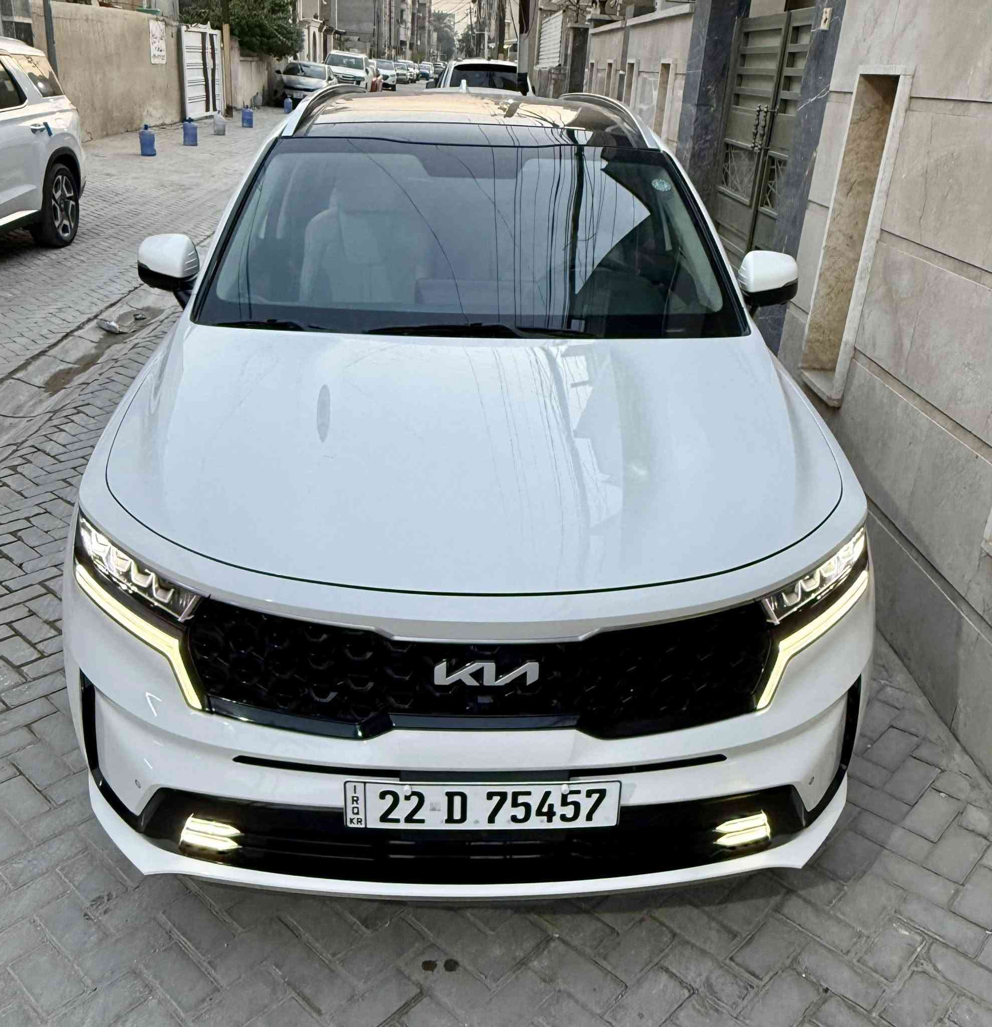 السلام عليكم كيا سورنتو 2022 خليجي فول 1/1 باب اولاعلى فئة معروفة مواصفاتها 4 كامرات بنوراما كشن جلد حار بارد بردات كير ماوس داخل ابيض مكفولة من اي حادث رقم اربيل بسمي وفحص وهزة جديد مكان بغداد رقمي 
***********
