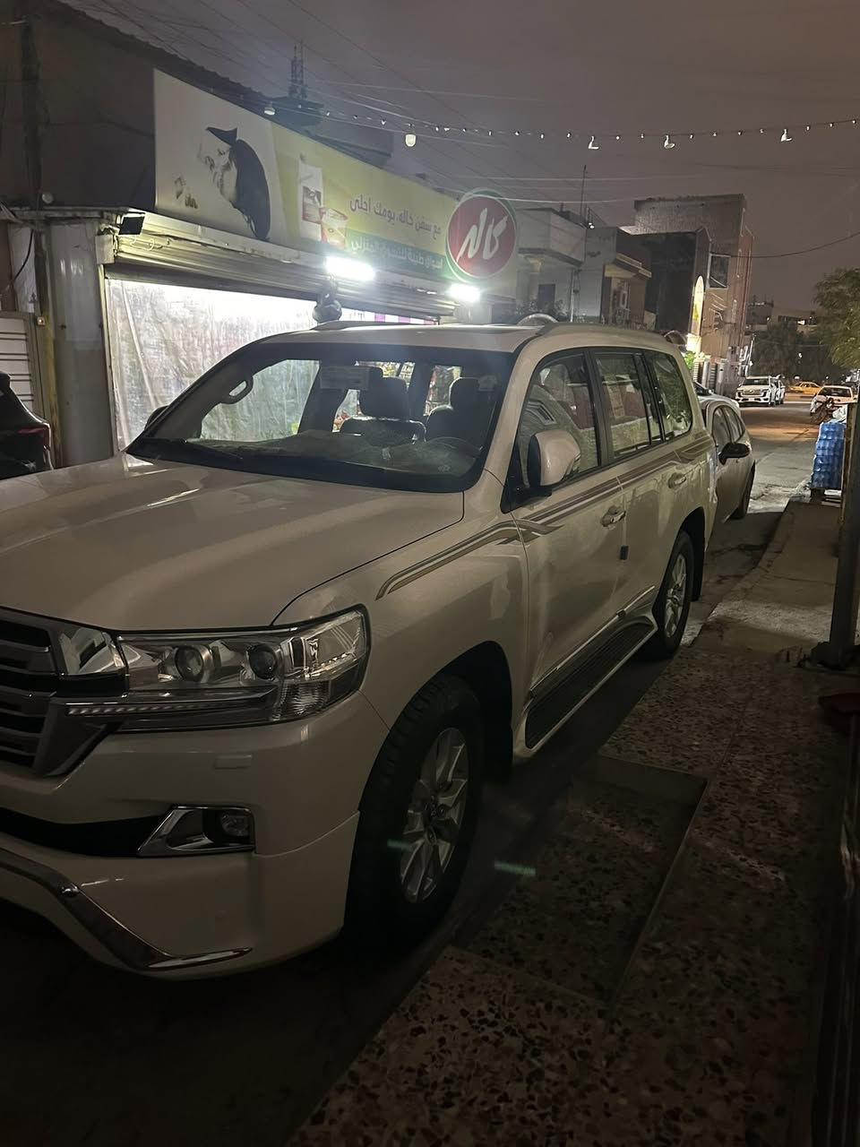 سلام عليكم لاندكروز موديل 2018 بريم فول مواصفات خليجية مكفولة ماشية 1000 السعر 510 العنوان بغداد البنوك ***********
