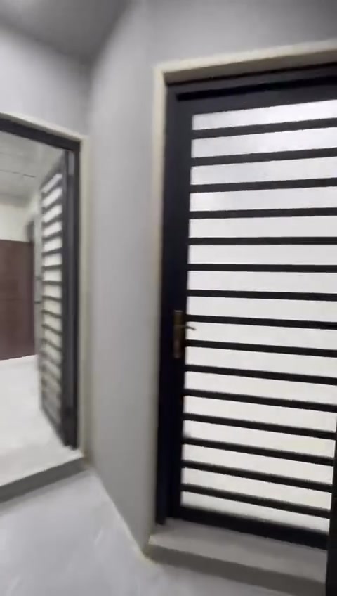 🏠 عروض مكتب السيف￼

بيت للإيجار في حي الملايين الثانية
📍 قريب من الشارع العام وجميع الخدمات
🚗 الطريق من الشارع الرئيسي إلى البيت مبلط

🔹 يتكون البيت من:

* غرفتين (واحدة منهن سويت)
* هول
* استقبال
* مطبخ
* حمامات

📞 للاستفسار الاتصال أو المراسلة على الواتساب:
***********
