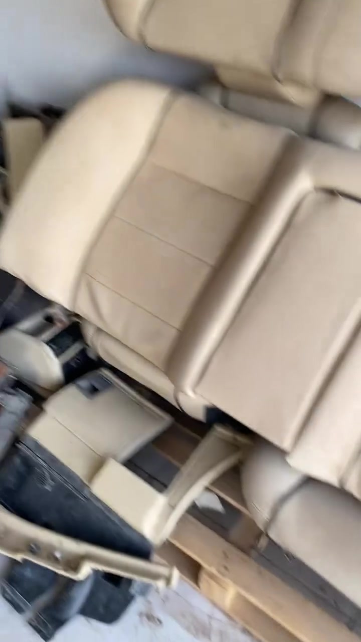 السلام عليكم
غرفه 700بيجي كهرباء مع ملحقاتهه مذكوره(4كشنات 4بطاين 6تكم دشبول امامي جكامج ثنين دبل جكمجه  فرس خلفي دوسات باب القماشات بلصفحه جوه تخم صاج كامل ملكي ابو القلم ويدات ستيل وبردات خلفيه بلبطاين )وشعندي تفاصيل بعد للغرفه انطيك ملاحظه بسيطه بطانه سايق يحتلجهه تلغليف بس للجلد الجوه(السعر 5ورقات ونص مكاني الديوانيه***********)
