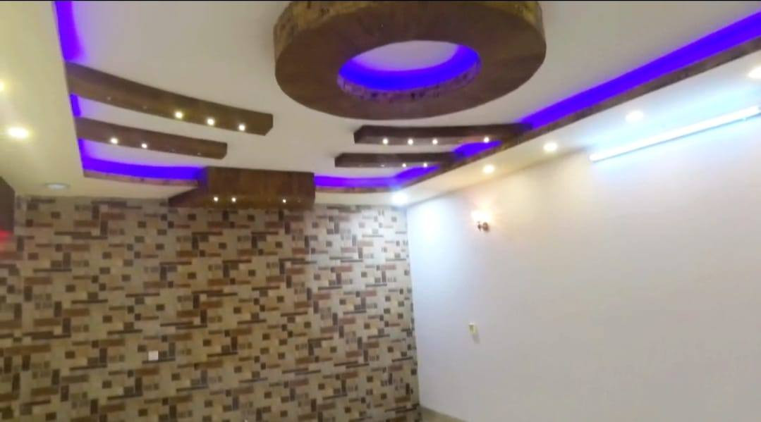 🏡بيت جديد فارغ للإيجارالدائمي🏡
للإستفسار واتساب***********
/مساحة250متر/5غرف/طابقين/
/سبليت/مبردات/كاونتر وطباخ/
/كراج/غرف ماستر/بلكون/
/أربيل/شارع100/المربع الذهبي//بارك32/
