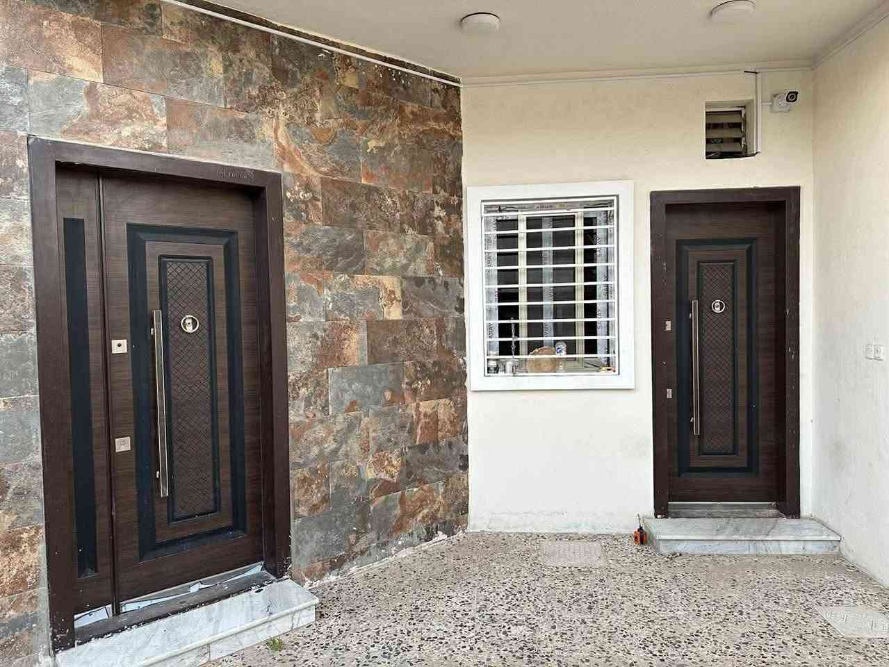 دار في مجمع الجنائن السكني في الفلوجه

🟥المساحه 200 متر طابقين 4 غرف نوم
واجهة 10 متر 
🟥 شارع 15 متر نافذ على شارع 40

💵 السعر 230 مليون قابل للتفاوض

للاستفسار 
*********** واتساب
‪0773 370 2788

هيثم المحمدي للاستثمارات العقارية
