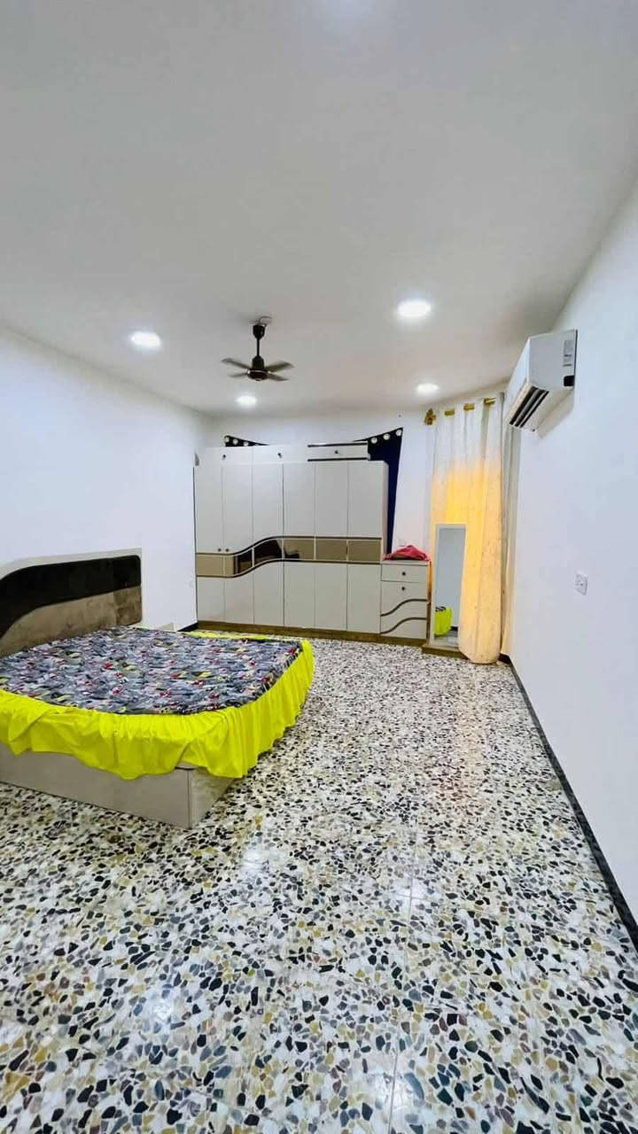 بيت طابو صرف المساحه ٢٠٠ م تنطي تطلوعه والباقي ع المصرف العقاري اقصاط طابقين يتكون الطابق الاول غرفه وستقبال اوصاله اومطبخ اوصحيات داخليه كراج حديقتين الطابق الثاني غرفتين وصاله اوصحيات المكان طوريج مجمع الزهراء السكني باقي التفاصيل اتصال ع ***********او مراجعه مكتب عقارات ابو كرار عنوان المكتب الجمعيه
