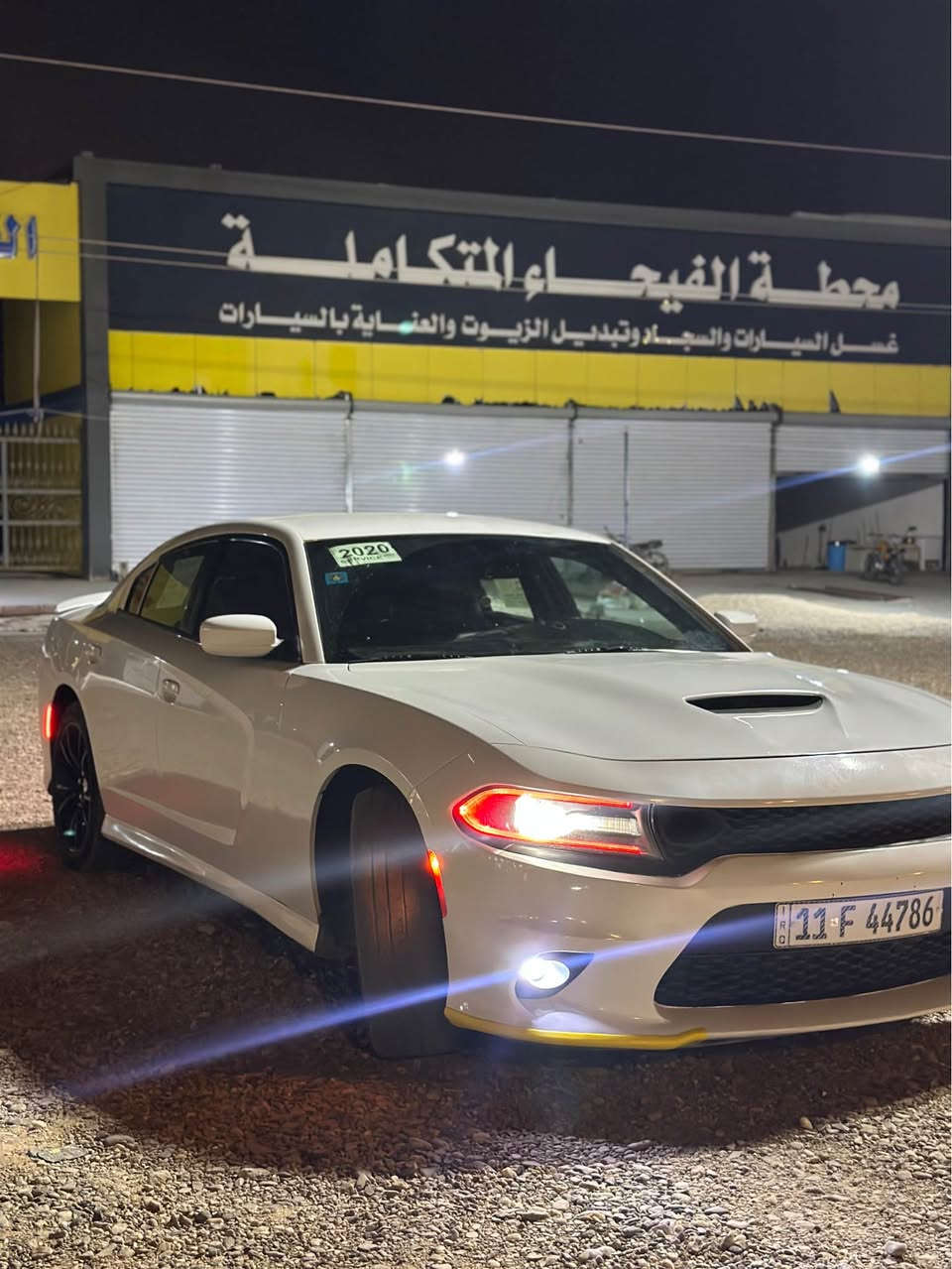 سلام عليكم 
جارجر 2020 اصل 
مواصفات SXT
المسافه المقطوعه 100 ميل 
كشنات تبريد+تتدفئه 
سترين تتدفئه 
مثبت سرعه 
حساسات خلفيه 
المقاعد كهربائيه +خزن ميموري 
تبريد قطعتين 
فول مواصفات ما عده الفتحه 
المكينه 3.600
الحادث ربع الجاملغ المامي 
صبغ وجه الصندوق 
ربع الباب الخلفي صبغ 

الصبغ اثر طخات
  
البصره شط العرب 

السعر 198 وبيها مجال حك الجيه 
*********** البصرة, العراق
