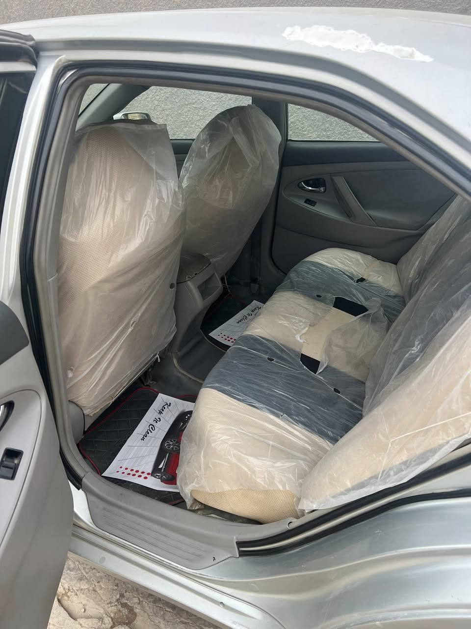 السلام عليكم للبيع كامري 2007 وارد أمريكي لسياره بيه مكانات صبغ ابيع احزام لغود وشواصي كفاله لسياره مكينه كايمه بس شغاله رقم بغداد السعر 59المكان حله ***********
