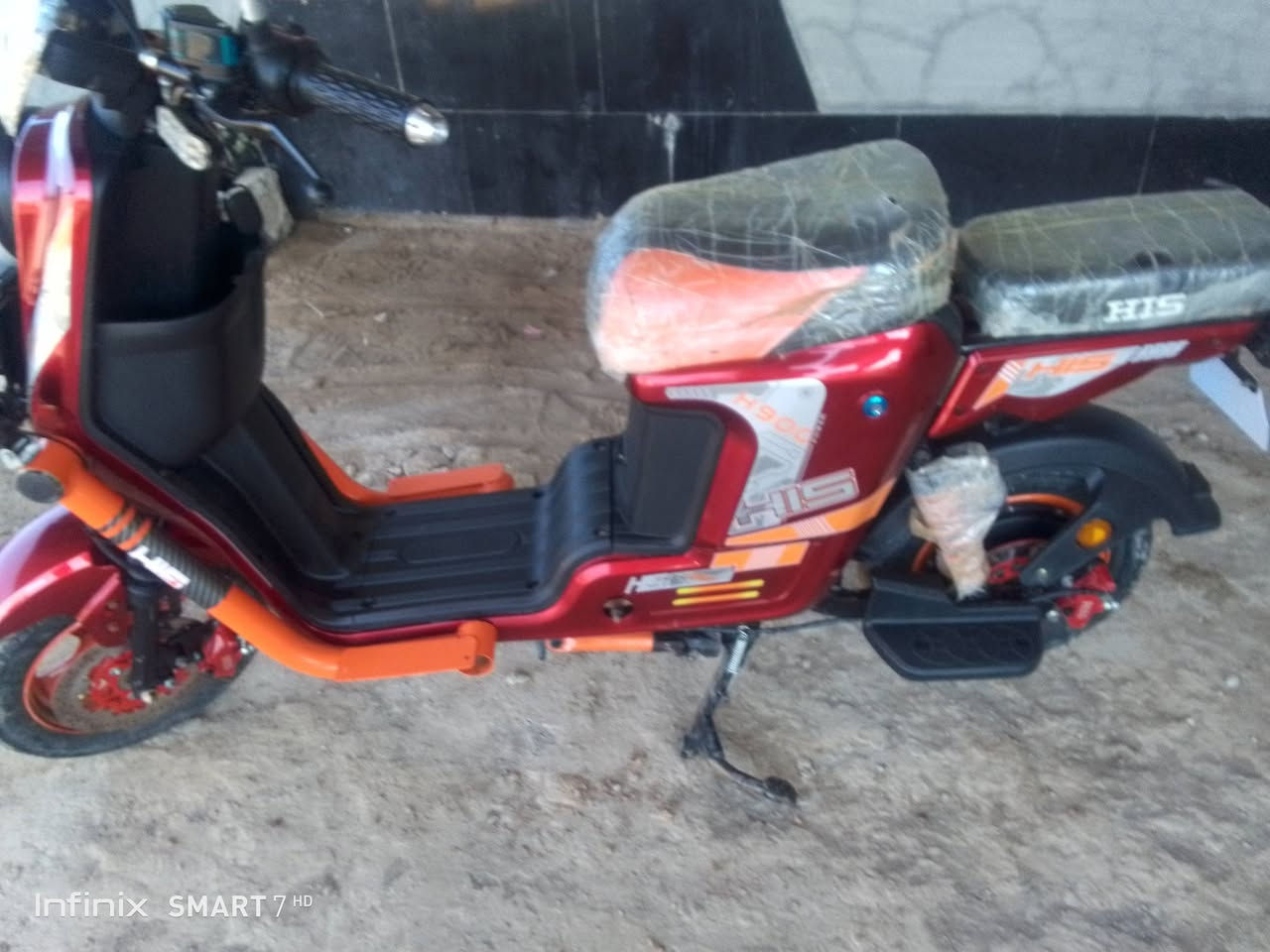 سلام عليكم دراجه شحن للبيع مكفوله من بطاريات كامله ماناقصه شيء السعر 500وبيه مجال  الرقم *********** مكان ديالى الخالص
