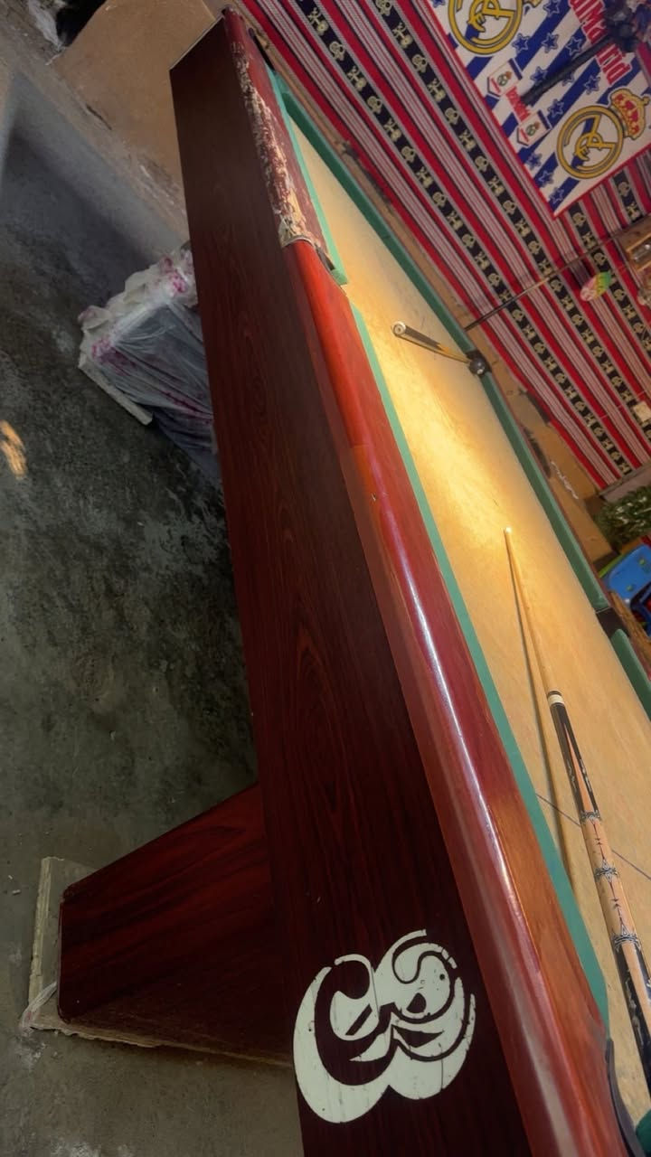 ميز بليارد ويركا نضيف 
مكانه الدجيل 
***********
