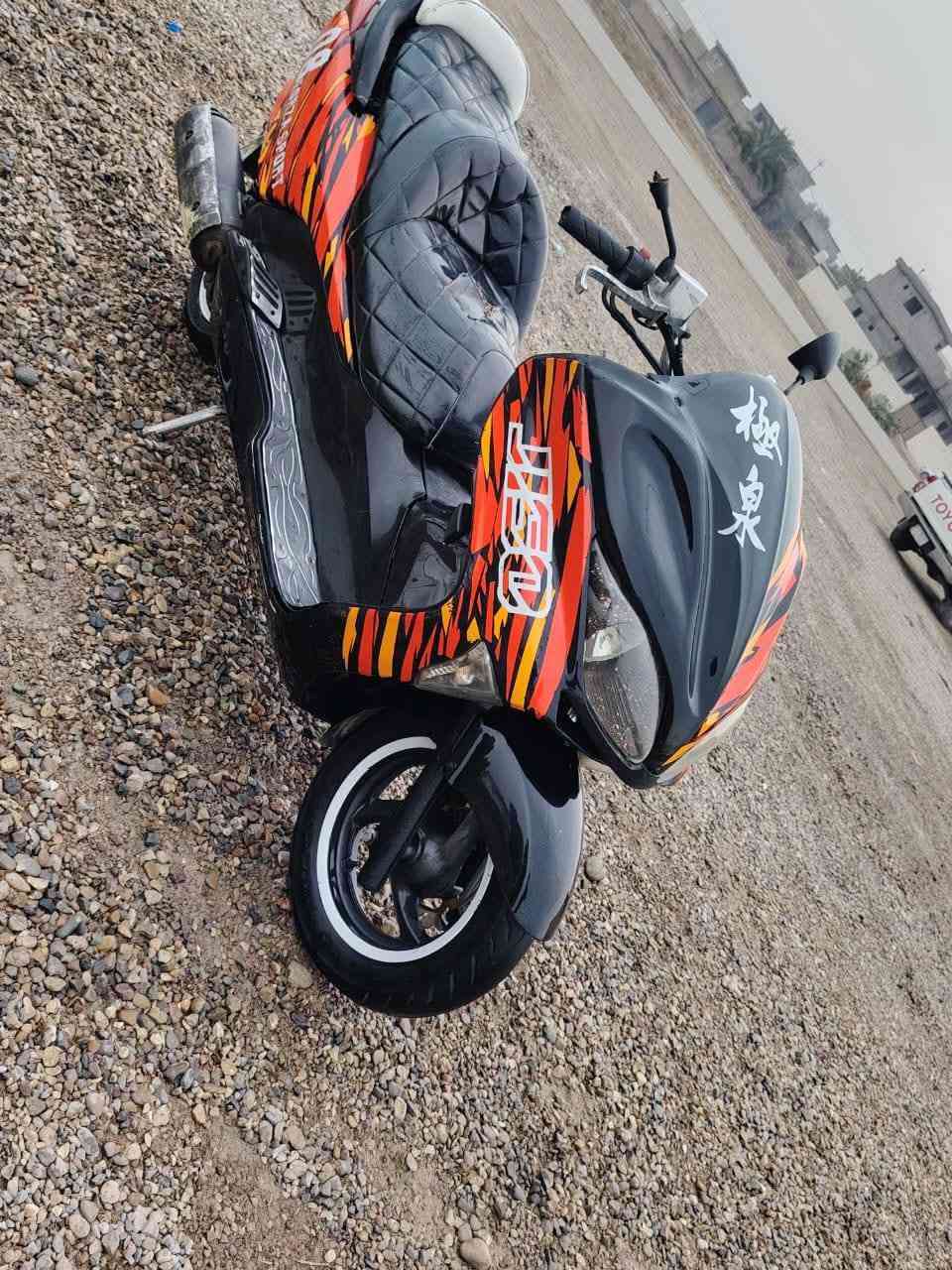 السلام عليكم فورزا 08للبيع الدراجه بيها خيط تبخير الدراجه مال بيت ما طالعه اخذتها قبل سبوعين واني عندي دوام ما مهتم الها سعرها ٦٥٠  وبيها مجال تدللون مكاني ديالى بعقوبه ‭***********
