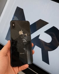 🔥 عرض مميز وفخم 🔥  📱 iPhone X – لون أسود أنيق 💾 الذاكرة: 256GB 🔋 البطا...