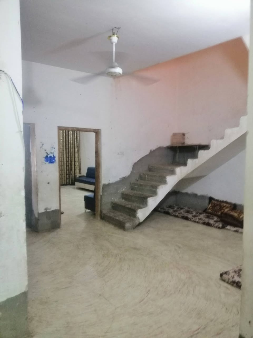 مشتمل للبيع في الفلوجه حي جبيل قرب مدرسة الهمام شارع 10 طابوصرف المساحه ١٣٠ متر ٢طابق بناء بلوك يحتوي على ٢غرف نوم وصاله عدد 2 واستقبال ومطبخ و2 حمامات داخليه وخارجيه السعر ٦٥ مليون وبي مجال بسيط للاستفسار مراجعة مكتب القمه للعقار او الاتصال على الأرقام التاليه *********** ***********
