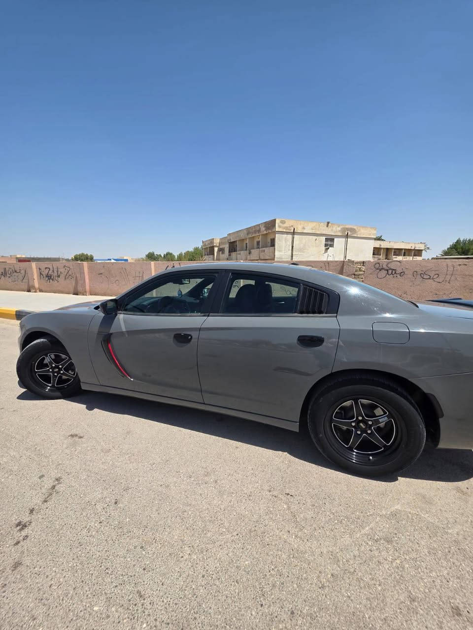 للبيع جارجر SXT سمنتي
موديل 2018  وارد كندي تقرير غرق بدون نسبة
مكفوله
بدون ضربه ولا ايرباك بارد قليل بالجاملغ الامامي 
شاشة جبيرة 
كشنات جلد اصل شخط مابيهن
تخم تاير وويل جديد 
حدادية جديده توني مسويها من الطول للطول ب950 
6سلندر / تو ويل
بغداد تحويل مباشر 
محرك كير تدفئه تبريد شرط ماشية 151 الف كيلو 
السونار مرفق مع الصور
مكان السياره شطره
السعر 215 وبيه مجال 
***********
