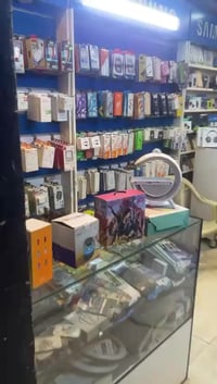 اخوان محل مبايلات غراض كامله تريد تجرد تريد شلع ولله العضيم اخر مسواك ...