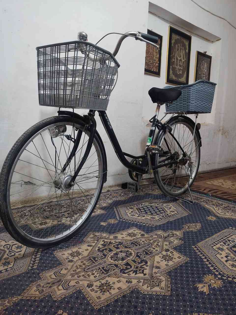 بايسكل بوري واحد حجم 26 لايت حساس و6 كير نظيف جدا السعر 150 العنوان بغداد الدوره حي المعلمين
***********
