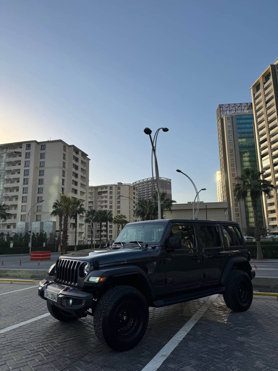 Jeep Wrangler SPORT
مۆدیل 2020 ئەمریکی
مواسەفات ( بەسمە ، شەغال، car play, سقف فایبر کلاس ،  ٤ جام کارەبایی ، شاشە وەسەت ، ناو قەیسی، کوشین جلد، کوشین و سوکان هیتەر ، دەبل ئەکسل، تاخم تایەی جەبەلی ، کامیرە، شەغال، زۆر مواسەفاتی تر...)

بێ بۆیاخ بێ ئەرباگ
۸۳ هەزار رۆیشتووە
سەنەوی و رەقەم و شتی نوێیە
سعری ۲٥٥ وەرەقەیە و مەعامەلە
لە هەولێرم
٠۷٥٠٤٤۸۷۷۳۱

عربی 
جیب رانکلر  مواصفات امریکی

مواصفات ( ٤ جامات کهرباء، بصمة، شاشة وسط، نظام car play، كاميرة خلفي، كشنات مشمشي، كشنات جلد، كشنات تدفئه، ستيرن تدفئه، سقف فايبر كلاس، تحديد سرعة، تراكشن كونترول، تشغيل عن بعد، فور ویل، بعد هواية مواصفات ..! )

بدون صبغ بدون ارباك سيارة جديد جديد
ماشي ٨٣ الف
سنوي و هزة و رقم جديد
تحويل و غرامة بشرط
سعر ٢٥٥ ورقة و معاملة 
اربيل

***********
***********
كورك، واتساب أربيل, العراق
