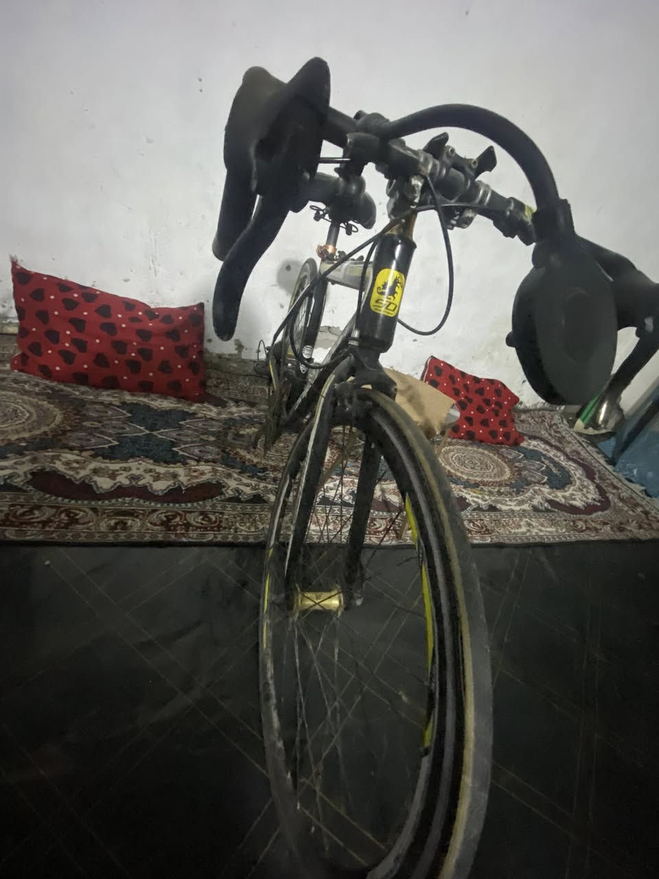 بايسكل رياضي صناعه يابانيه مال باله بعده
بتراب الشركه بس بي مشكله بًـ عكرب ماله بسيطه 
تصلح ب5الف اعتقد المهم 
الباسكل جديد امانه بس محتاج واريد ابيعه 
كله شغال بريكات تخم تايرات جدد تفحص وتاخذ مكاني بغداد مدينة الصدر اتصال *********** واتساب  سعره خاص خاص
