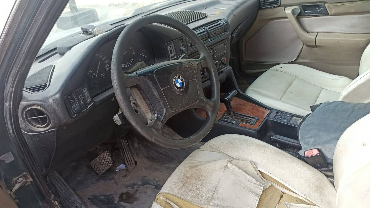 بي ام 525
سياره بيها كاكزت 
حداديه اماميه وخلفيه شرط 
اكسنها 23
كير ومحرك كفاله ما عده بيها كاكزت 
سياره نضيفه يردالها بس صبغ وبعض التعديلات 
اصل 25 بليته وسنويه 
تايرات تعبانه اشويه 
كشنات كهرباء 
سعر 37 وبيها مجال 
مكاني السماوه 
الرقم ***********
