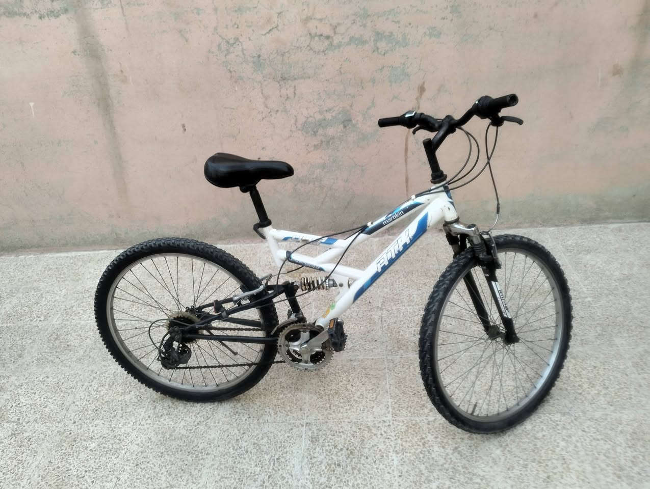 بايسكل جبلي ابو الدبلات للبيع 
نضيف جدا اخو الشحن مستعمل شي قليل 
السعر 90 وبي مجال 
مكاني ايسر حي الميثاق 
رقم الهاتف:  ***********
***********
