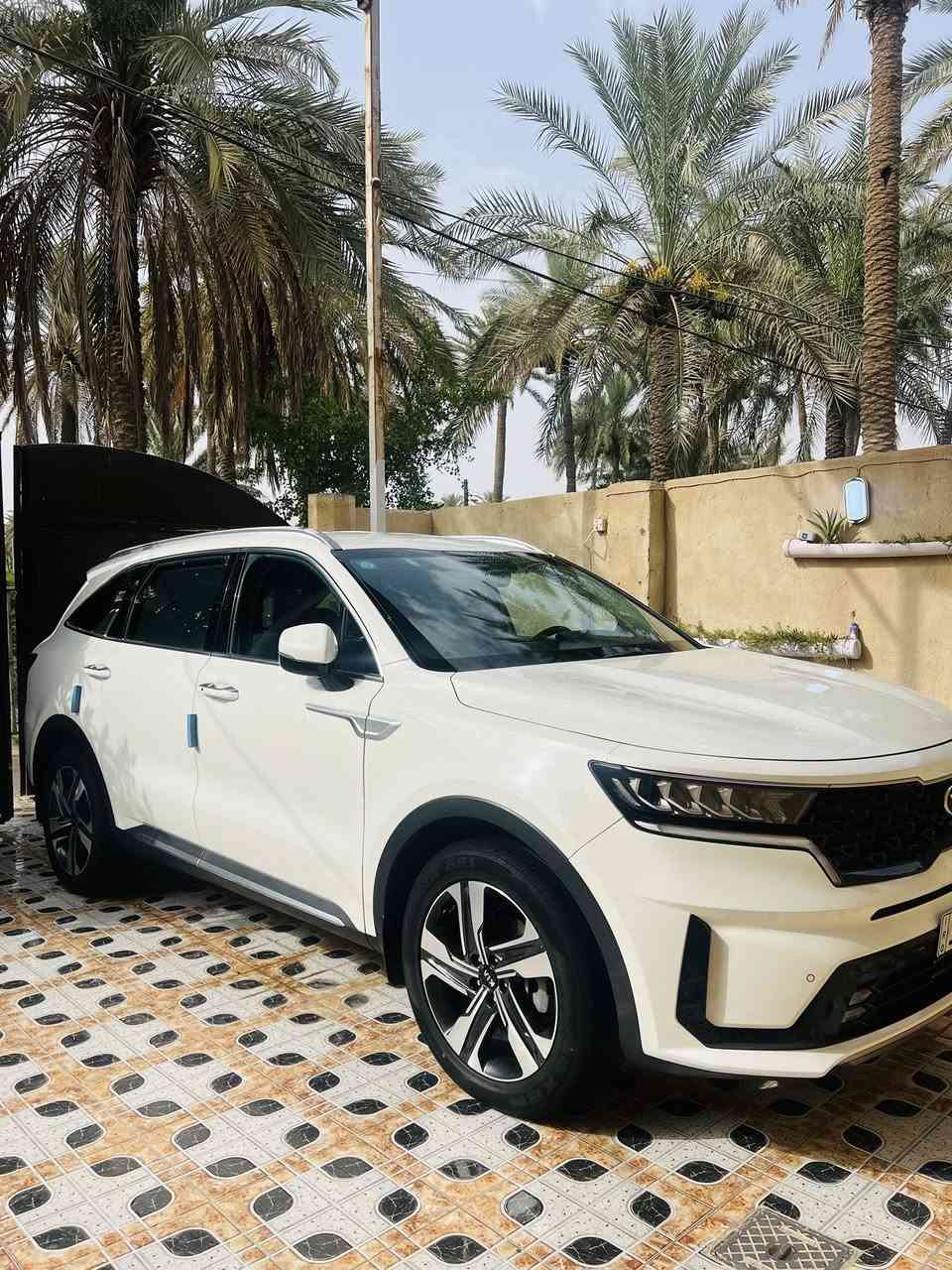 السلام عليكم للبيع او المراوس سورنتو 2021 خليجي ماشيه 69 فول مواصفات 6 سلندر 7 راكب 4 عدسات كشنات كهرباء وجلد شفتات ستيرن بصمه مري شفط اناره محيطيه صندوگ كرباء ذكي وباقي المواصفات المعروفه  بيها بارد بلجاملغ الامامي وpdr قليل بلصدوگ سيارة جديده وعلى ايدي رقم بغداد سنويه 2030 بأسمي محرك گير تخم تاير كله جديد السعر 270وبيها مجال مكان بابل الهاشميه الهاتف ***********
