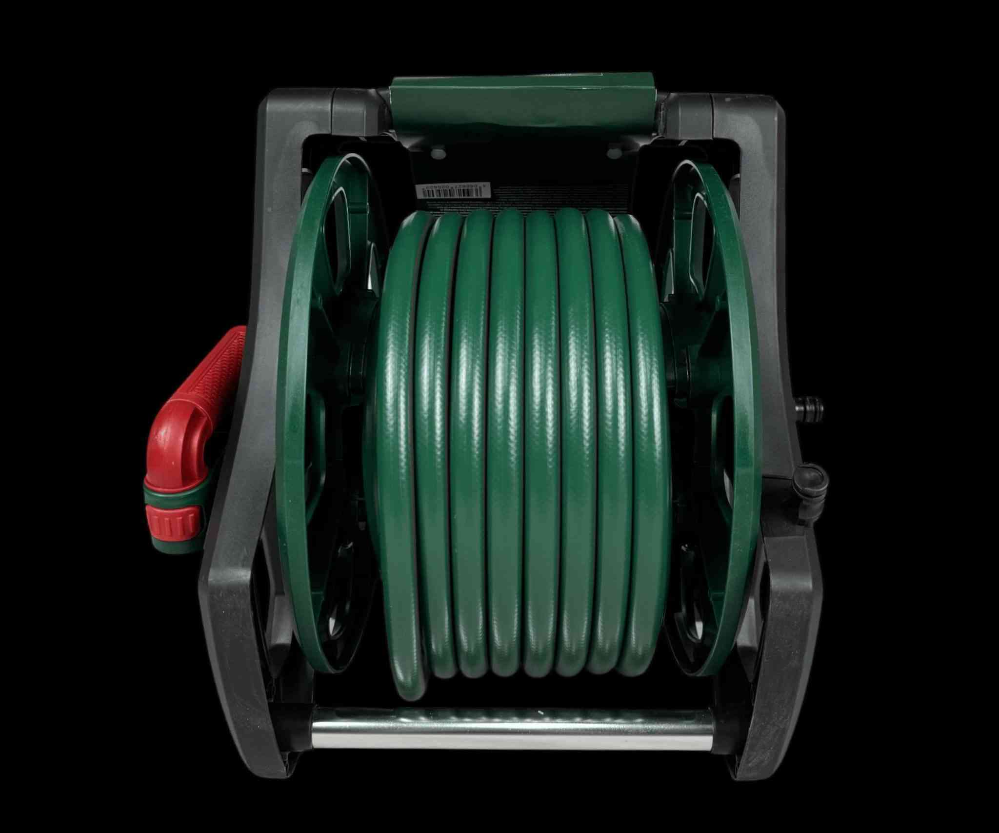 الاستخدامات

ري الحدائق والمساحات الخضراء بسهولة وسرعة

تنظيف السيارات والأرضيات الخارجية

استخدام متعدد الأغراض في المنازل أو المنشآت الزراعية الصغيرة

المميزات

طول مثالي يبلغ 20 مترًا، مما يتيح الوصول إلى الأماكن البعيدة بسهولة

توفير الوقت والجهد من خلال تصميم ذكي يساعد على إنجاز أعمال الري والتنظيف بكفاءة عالية

بكرة مدمجة مع مقبض دوران تسهّل لف الخرطوم وتخزينه بشكل مرتب دون تشابك

مواد متينة مصممة لتحمل العوامل الجوية مثل أشعة الشمس والحرارة، مع مقاومة عالية للتآكل

مقبض مريح يسهّل حمل المنتج ونقله حتى عند العمل في مساحات واسعة

نظام تركيب سهل يتوافق مع أغلب وصلات المياه القياسية للاستخدام الفوري

مرونة في الاستخدام، مثالي للاستخدام المنزلي أو الخارجي، مع تصميم يناسب جميع أنواع البيئات

أبعاد المنتج: الارتفاع 34 سم × العرض 30 سم ×الطول 30 سم يجعل التخزين سهلًا في المساحات الصغيرة

قطر فتحة الخرطوم 2سم


**إذا كنت صاحب هذا الإعلان وتريد حذفه لأي سبب، رجاءا أرسل رسالة إلى الدعم الفني**