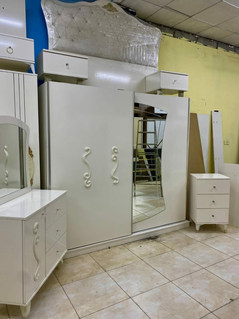 غرفة نوم تركية ست قطع استعمال قليل نظافة فول 
يتوفر نقل وشد مجانا داخل اربيل


**إذا كنت صاحب هذا الإعلان وتريد حذفه لأي سبب، رجاءا أرسل رسالة إلى الدعم الفني**