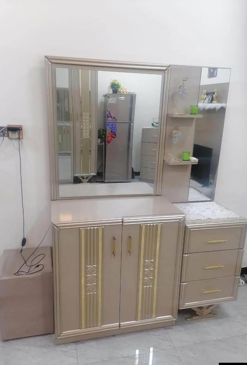 غرفه نوم نضيفه بدون اي ضرر مع الشاشه سعرها 300 الف قفل ***********
