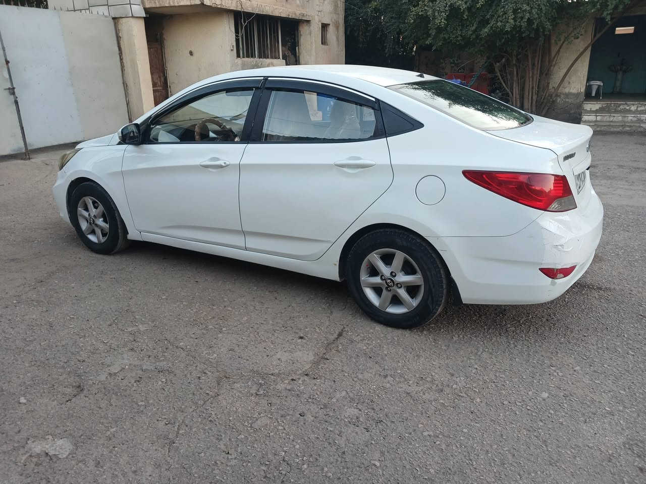 السلام عليكم ...للبيع أكسنت موديل ١٣ رقم مثنى انكليزي  هزة جديدة سنوية لل ٢٩ مداور ثاني يوم ... مصبوغة عام للجمالية بسبب شخوط ودحجات بدون ضربة .بيها مكانات معجون قليلة . مكينة ١٦٠٠ دوش ويل كب  أشاير بالمري شاشة وكامرة وحساسات خلفية حدادية وتايرات وباتري رحمة من الله ....( ملاحظة المكينة والكير والتبريد شواصي و لغود  والحوض والعيب الشرعي والاصوليات مكفولات )  السيارة جاهزة مابيها نقص السعر ٨٥  وبيها مجال  مكاني النجف للاستفسار الاتصال على الرقم ( *********** )
