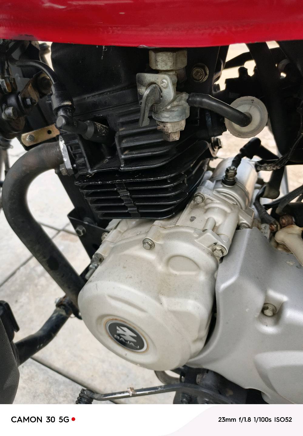 بوكسر مديل 22 رقم انكليزي سنوية باسمي تحويل ثاني يوم الدراجة مال جناي استعمال شخصي تايرات نضيفة الخلفي

جديد شادة كلهة شغالة وناعمة كلش المكينة بس عيبهة الوحيد بيهة بس اسم خيط تبخير اي تنقيص ما بيهة دهنهة كلة امزويل محرك نشط وقوي وناعم انعم من الجديد تجي

تفحص وتقتنع وتاخذهة وتطلع يبقالك يمي بس تحويل مستعجل علا بيعتهة رايدهة ب 2 و١٥٠ قفل بيع مستعجل  جماعة المليونين

اعذرني من هسة ما ابيع بس الجنط الصفاح مشتريهن ب ۱۸۰

کاربون فاير اصلي مو عبالك بس نقشة كاربون لا كاربون اصلي الشراي يتصل *********** عنواني بغداد العبيدي