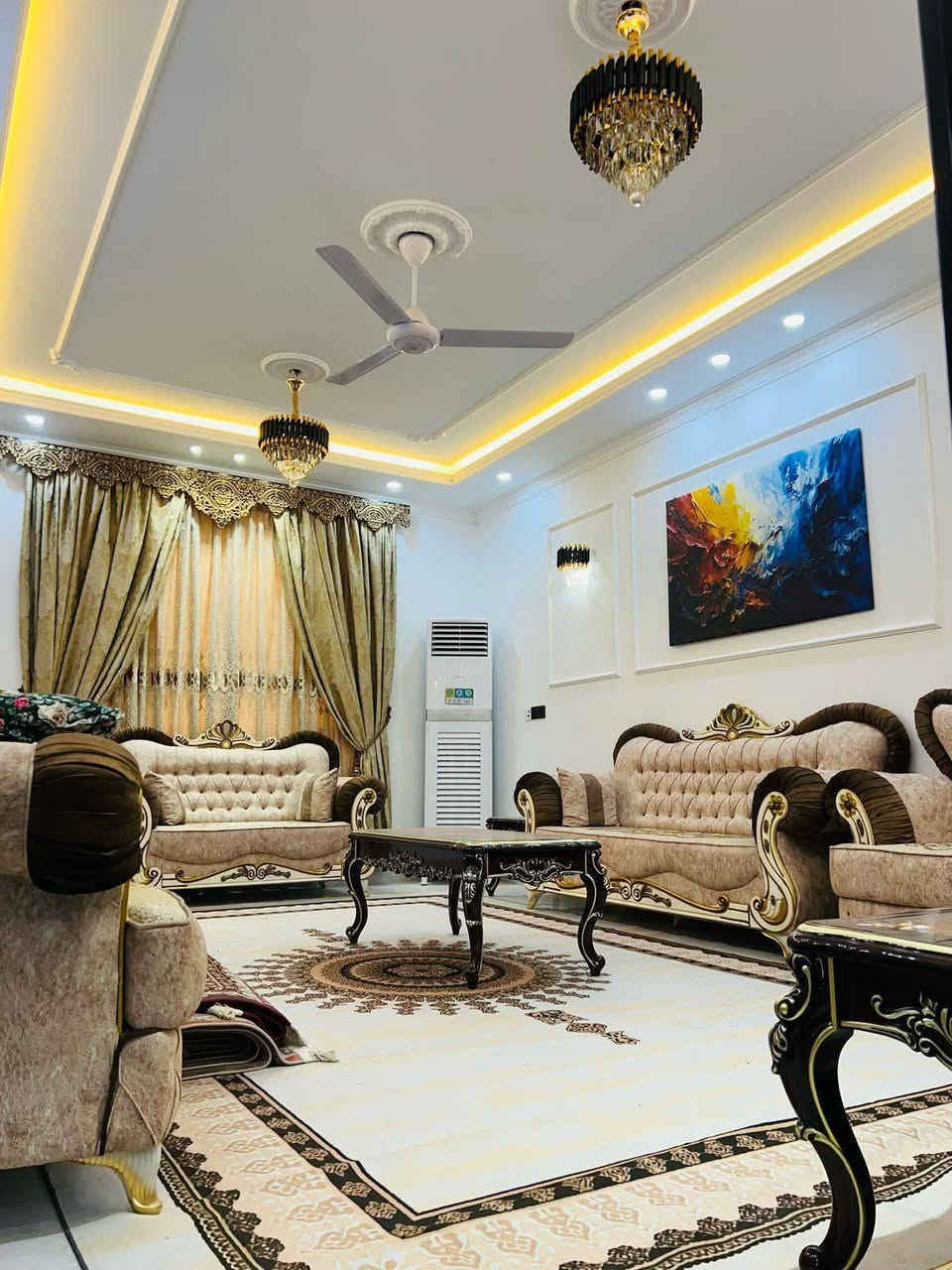 دار للبيع حي المربعه سند اصولي تخصيص موضف الدار يتكون من ٤غرف وصاله ومطبخ ستقبال كراج صحيات المساحه ٢٠٠م سنه البناء ٢٠٢٣ شارع ١٠م الستفسار اتصل ***********
