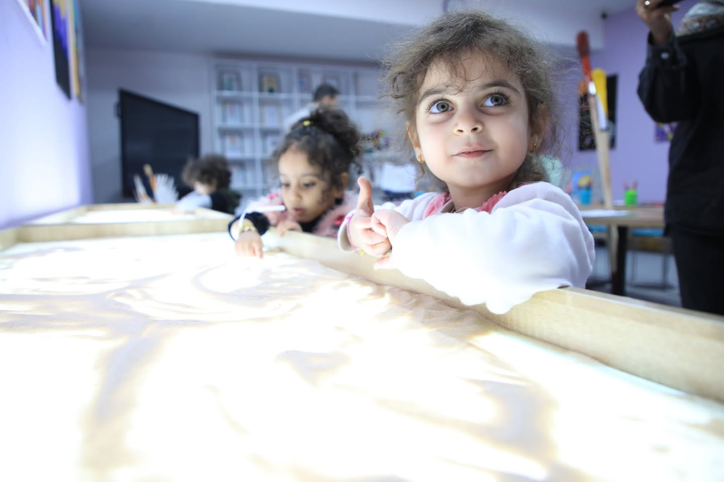 بينما تنتهي مائدة الإفطار…
تبدأ الحكاية الأجمل للأطفال 🤩🌙

في مدينة حلم الأطفال تتحول ليالي رمضان إلى عالم من المغامرة والضحك والدهشة ✨👧👦

🎮 ألعاب ومغامرات
👩‍⚕️ تجارب مهن يعيشها الأطفال
🧑‍🚒 أبطال صغار يكتشفون أحلامهم
🎉 أجواء رمضانية مليئة بالفرح

والمفاجأة الأكبر بانتظاركم 🎁👇
كل زائر يدخل السحبة الكبرى بعد رمضان للفوز بأكثر من 300 جائزة قيّمة 🏆🎊

لا تضيعوا أجمل سهرات رمضان…
اجعلوا أطفالكم يعيشون ليلة مليئة بالضحك والذكريات التي لا تُنسى 💫

📍 زورونا بعد الفطور مباشرة
✨ ودعوا أطفالكم يعيشون أجمل لحظات الطفولة

🌙 مدينة حلم الأطفال… المكان الذي يبدأ فيه الفرح بعد الإفطار 🎉
📩 للاستفسار راسلوا الصفحة الآن
📞 أو اتصلوا على :
*********** – ***********
