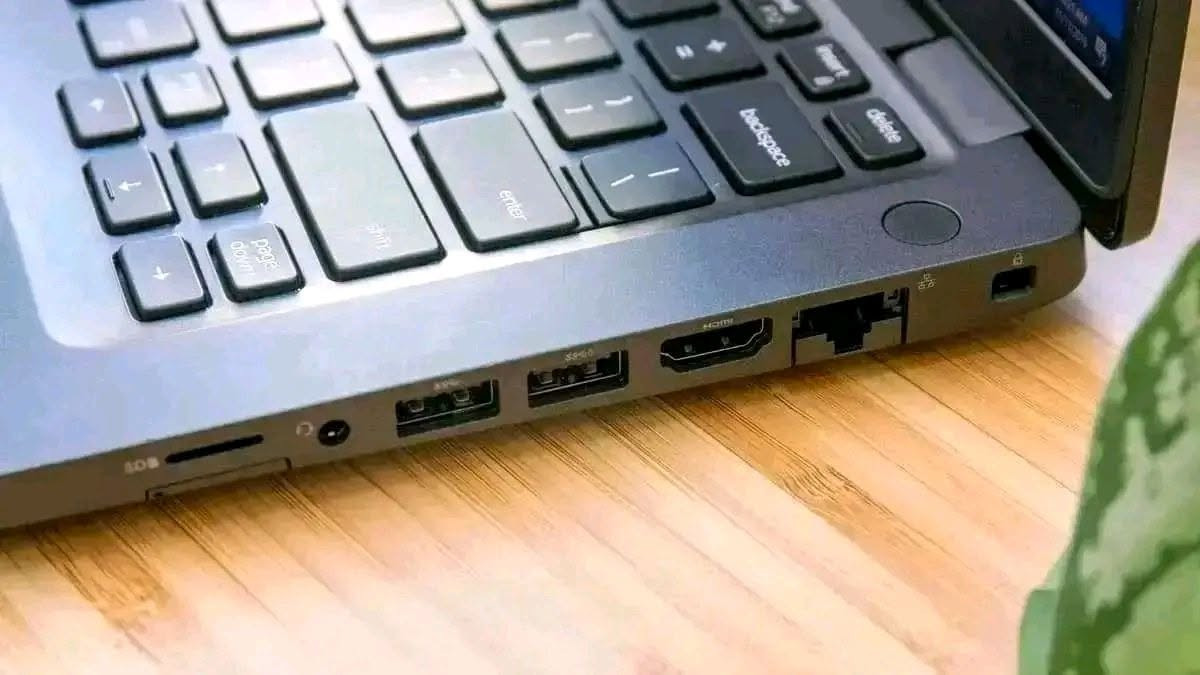 لابتوب Dell سوبر سلم الجيل الثامن سوبر سلم  للبيع
المعالج core i5 الجيل الثامن
رام 8 كيكا DDR4
هارد 256 كيكا SSD
كرت الشاشه Intel UHD حجم 4 كيكا
الشاشه حجم 14 انج ضد التوهج  دقة FHD
باتري ليثيوم 6 خلايا  شحن سريع 65 واط والباطرية ممتازة
كامره دقة hd تحتوي قفل فتح وغلق الكامره
 منفذ تايب سي و رام  وhdmi وسيم كرت وباقي المنافذ   الحاسبه كلش نضيفه وحلوه
السعر 300


**إذا كنت صاحب هذا الإعلان وتريد حذفه لأي سبب، رجاءا أرسل رسالة إلى الدعم الفني**