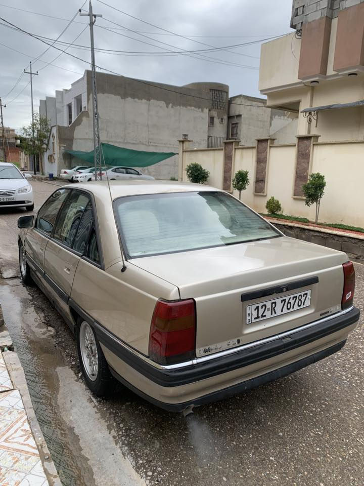 اوميكا للبيع
حجم 20 موديل ١٩٩٣ 
كير توماتيك كير ومحرك شرط 
تايات جديد طخم جديد تبريد 
قفل مركزي 
***********
