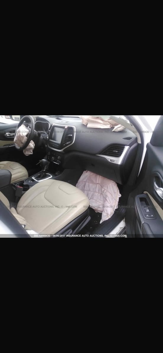 السلام عليكم جيب بزون لبيع موديل 2016 محرك 2400 ماشيه 58 مايل وقابل لزياده بدون حادث وبدون صبغ بيها بارد قطعتين هاي صور الحادث مال امريكا ورقمها انبار دولي باسمي السعر 135 وبيها مجال ***********رقم صاحبها
