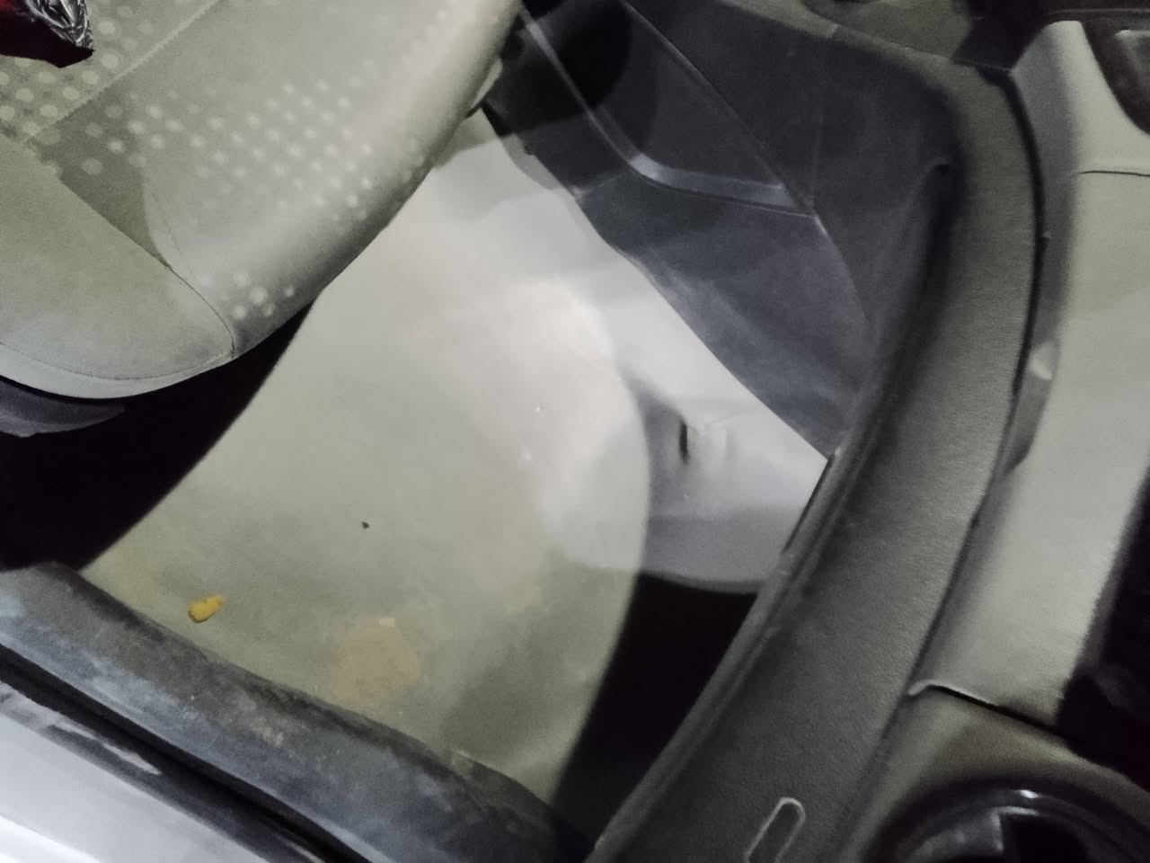 السلام عليكم شوفرليت سونك 2012 السياره 1600 خليجي المرغوب 
محرك جديد لاتنقيص ولا تبخير  تبريد ثلج  السياره جاهزه ترايك وين متريد  السياره بيه الجامغ الامامي جهت السايق وشويه رصعه بلبنيد السياره باسمي رقمهه كربلاء مشروع وطني وباسمي السياره تحويل شوكت متحب  سنويه مجدده لل29  السياره بيه عته بسيطه بلكير  وللعلم الكير جديد ما صارله 6 اشهر من بدلته وكلو شغلته بسيطه 
السعر  58 وبي مجال بسيط  *********** الرقم بي واتساب
