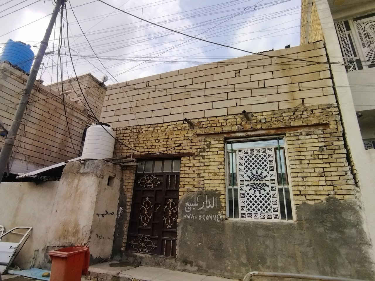 السلام عليكم 

((بيت للبيع)) 
الموقع / الشعلة / شارع مطبعة الزهراء / قرب جسر السوك
(المساحة 126)

الاتصال على الارقام 
(***********)
(***********)
