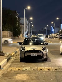 مني كوبر se كهربائي بالكامل يعني السيارة شحن  مديل 24 ماشية 20 الف وقا...