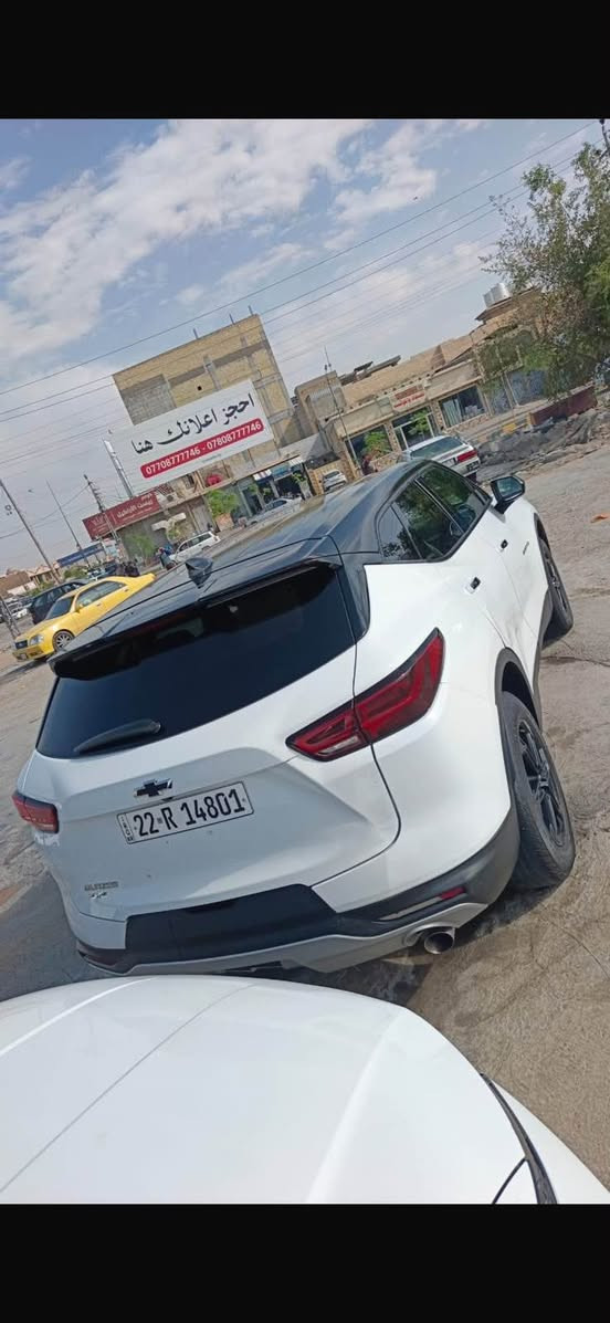 بلايزر 2023 
محرك 2000 تيربو 
السياره حلوه ماشاء الله وجديده ماشيه 55 الف كيلو
حادثها موضح بلصور 
وبيهه طخه بلباب ع نفس وضعه ممصلحه بيها تبديل فقط بنيد السياره
مكان السياره نجف 
*********** رقميي 
السعر 160 وبيها مجال
مكلف بنشر غير متواجد ع الفيس البصرة, العراق
