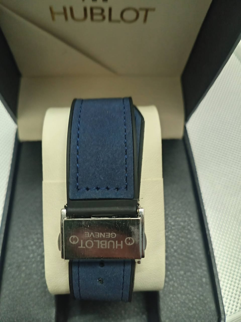 هابلوت سناتر شغاله كوالتي عالي نضام ستابوج سير ربر مغلف القفل فراشه ٣٥ وتوصيل مجاني


**إذا كنت صاحب هذا الإعلان وتريد حذفه لأي سبب، رجاءا أرسل رسالة إلى الدعم الفني**