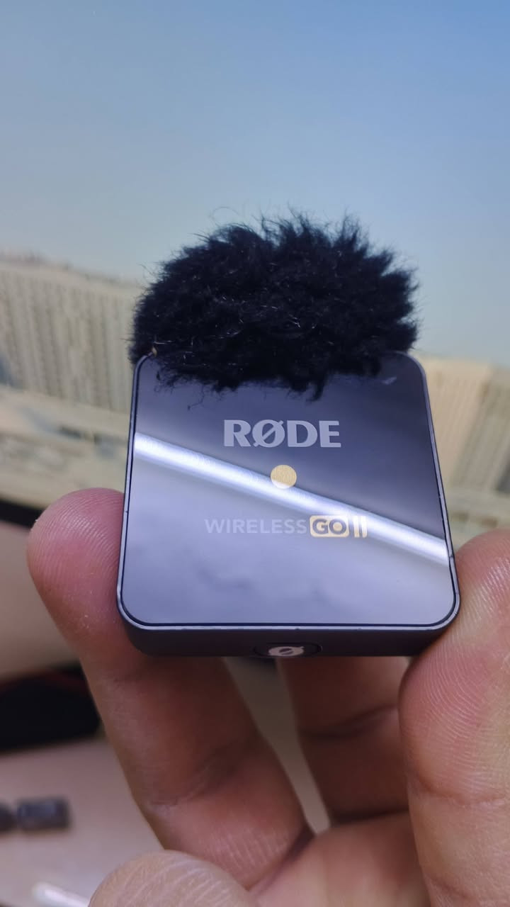 ‏سلام عليكم للبيع نك مايك الاحترافي من شركة RODE
‏rode wireless go ii ثنائي  
‏نضيف جداً استخدام قليل مثل ما موضح بالصورة تجي تفحص بيدك كارتونه وكل غراضه اتصل ودلل مكاني بغداد لا يتوفر توصيل 
‏الاتصال ***********
