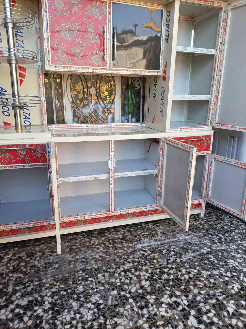 كاونتر 2 مترين وينك متر نضيف ستخدم قليل  تسكام موسوكي لسعر 340  بغداد مدينه الصدر يوجد توصيل ***********
