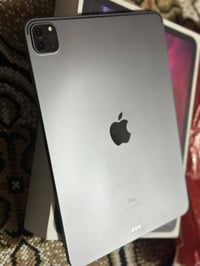 : ايباد 11 برو 2020 ذاكره 128  بطاريه فوك ال 85 نموذج M الجهاز مكفول م...