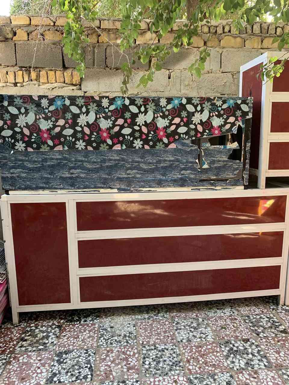 فاترينات ورفوف مستعمل للبيع العنوان قلعه سكر حي العسكري الاتصال او المراسله خاص ***********
