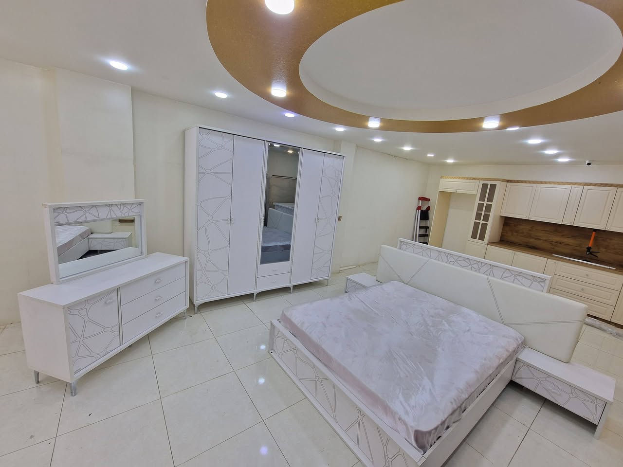 ژووری نوستن مارکەی ALFEMOتورکی 6 پارچە
زۆر جوان و تازە ماوەتەوە 
دۆشەکی باشی لەگەڵە 
سلێمانی/ کانسپیکە/پشت مزگەوتی تەبای 
گەیاندن هەیە
***********
