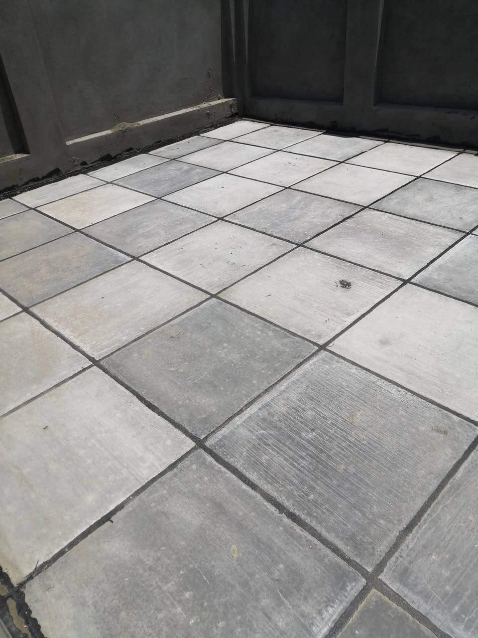 «جزء من عملناا ...((***********))
نعلن استعدادنا الكامل لتنفيذ أعمال تطبيك الشتايكر، وترميم الأسطح القديمة، وأعمال الزفت، وإعادة الماستك، بكل دقة وأمانة.
وشكر وتقدير خاص للأخ . عباس عايد ابو مهدي
