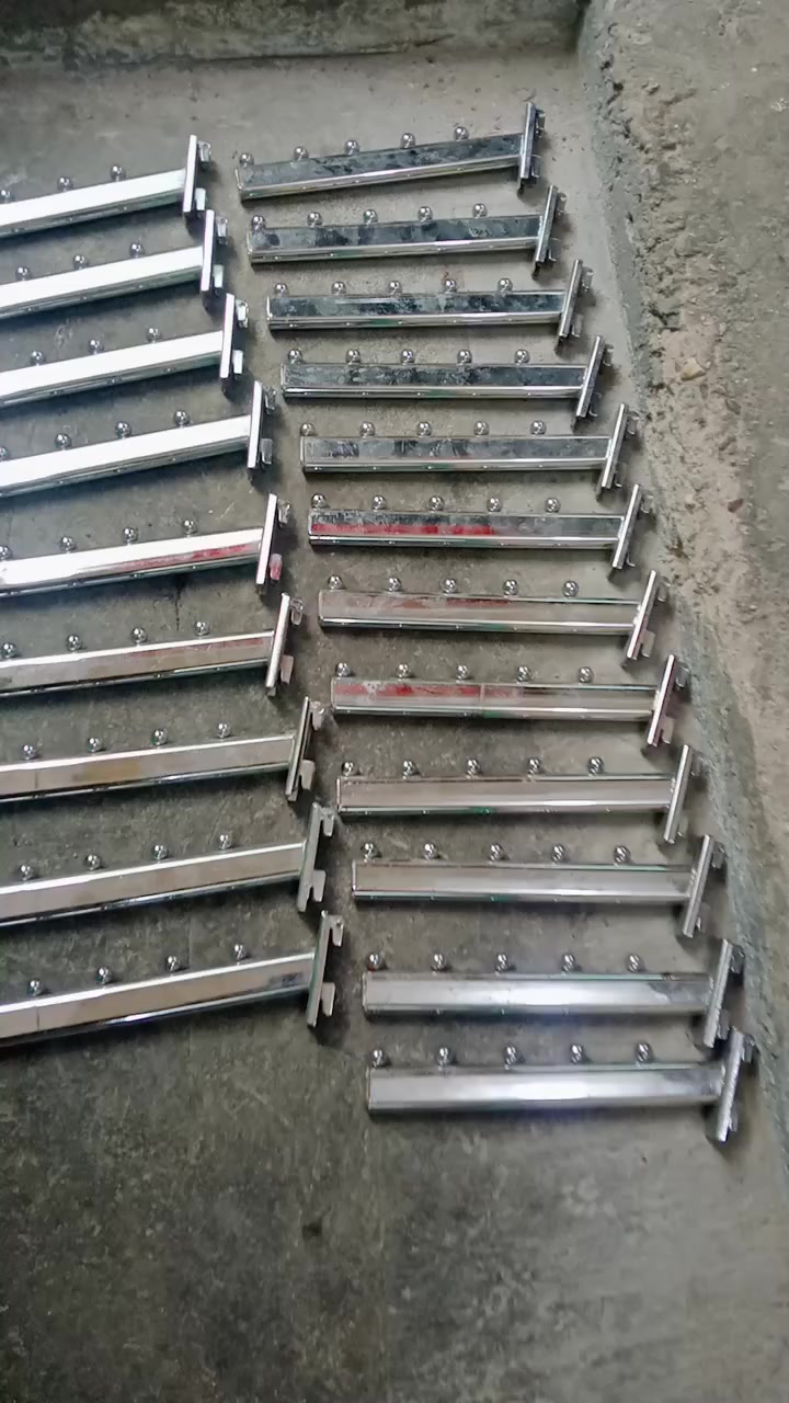 تعاليك للبيع مال محل ملابس جدد العدد 27 قطعه المكان مدينه الصدر 21 كبار و 6 زغار بس جدد كلش ***********
